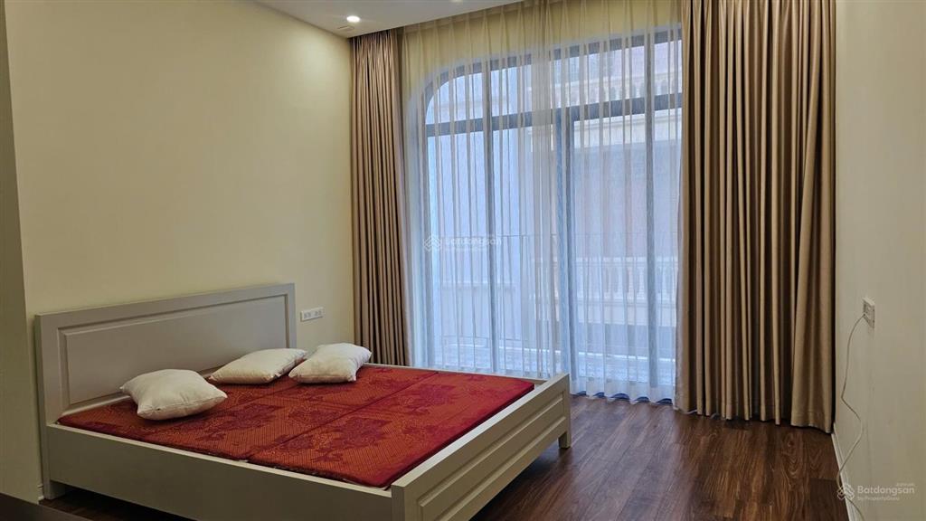Cho thuê nhà nguyên căn vạn phúc, vạn bảo, khu vực đắc địa, trung tâm ba đình.