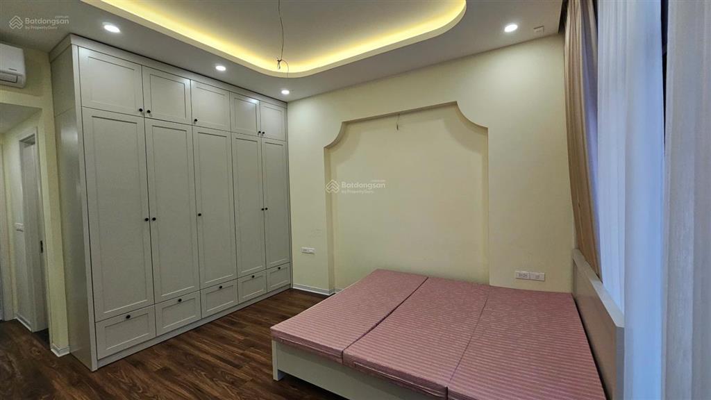 Cho thuê nhà nguyên căn vạn phúc, vạn bảo, khu vực đắc địa, trung tâm ba đình.