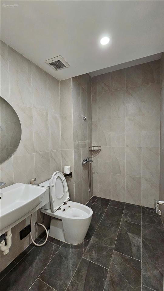 Cho thuê nhà nguyên căn vạn phúc, vạn bảo, khu vực đắc địa, trung tâm ba đình.