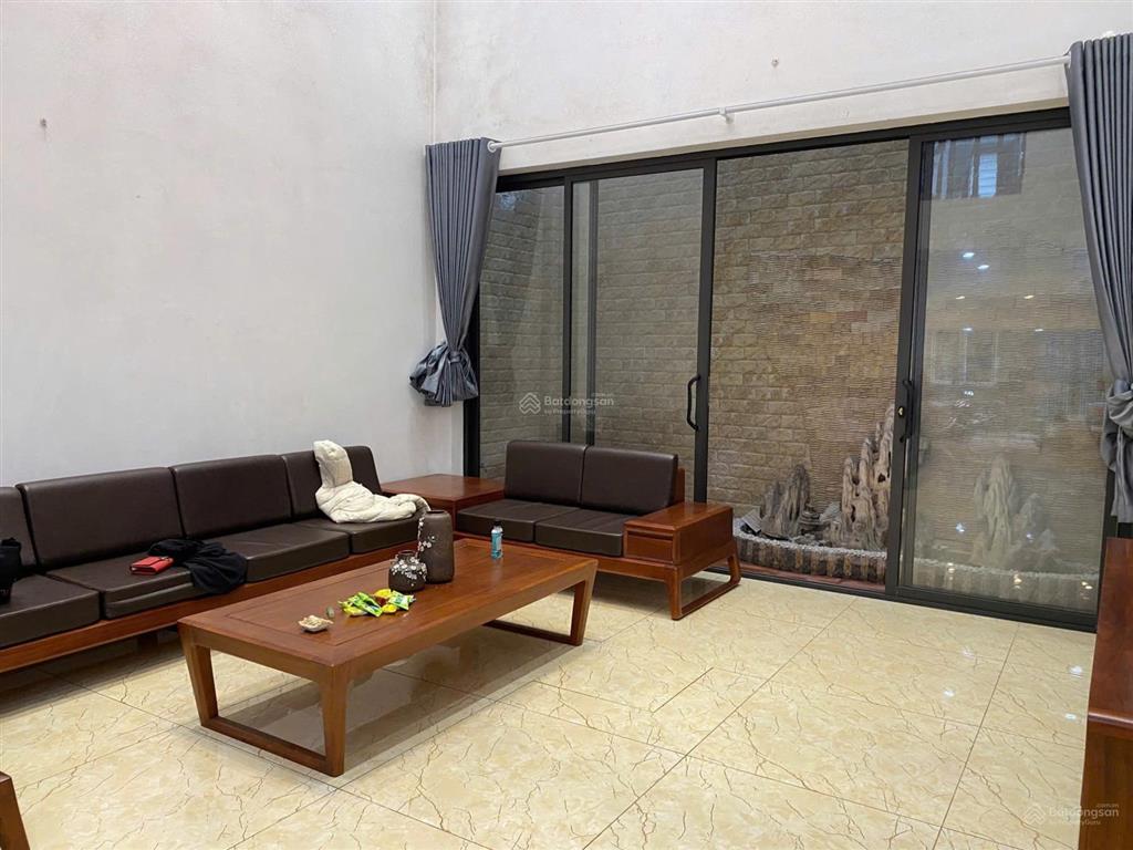 Cho thuê nhà 45m x 4,5 tầng, mặt tiền 6m, có chỗ để xe trước nhà, hồ ba mẫu, đống đa, giá 17 triệu.
