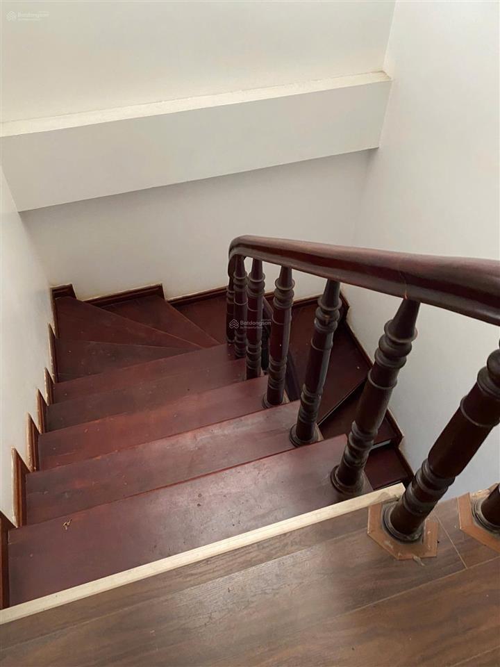 Cho thuê nhà 45m x 4,5 tầng, mặt tiền 6m, có chỗ để xe trước nhà, hồ ba mẫu, đống đa, giá 17 triệu.
