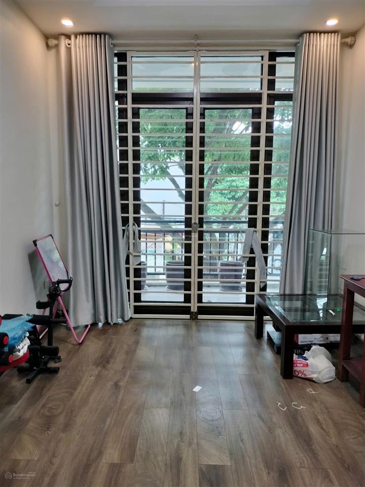 Cho thuê biệt thự 110m2*3.5 tầng, full nội thất, lô góc, khu lâm hạ, bồ đề, long biên,giá 30 triệu.