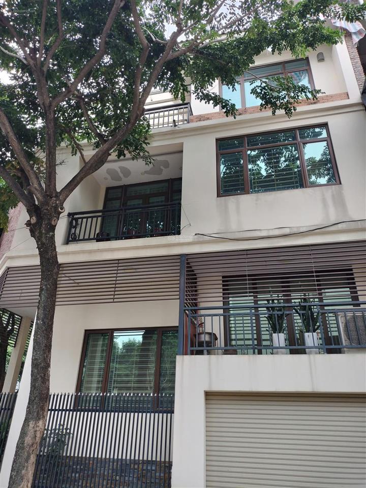 Cho thuê biệt thự 110m2*3.5 tầng, full nội thất, lô góc, khu lâm hạ, bồ đề, long biên,giá 30 triệu.