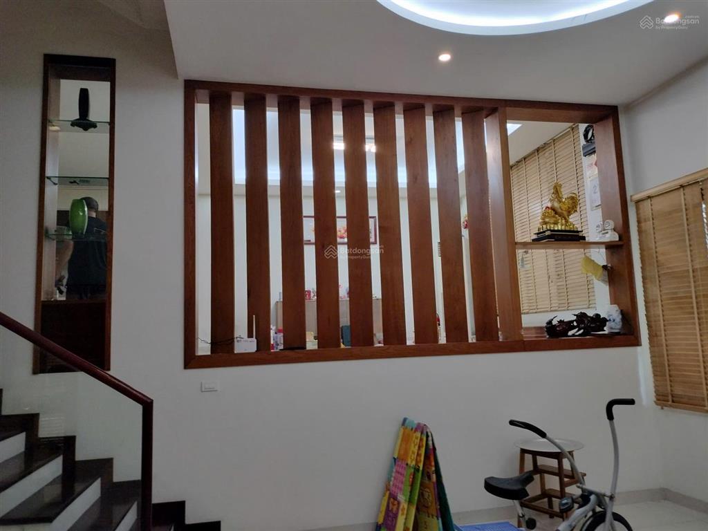 Cho thuê biệt thự 110m2*3.5 tầng, full nội thất, lô góc, khu lâm hạ, bồ đề, long biên,giá 30 triệu.