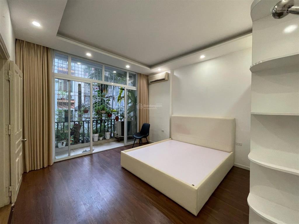 Cho thuê nhà nguyên căn ngõ 256 đê la thành, đống đa  ngay ngã 4 hoàng cầu hào nam giảng võ