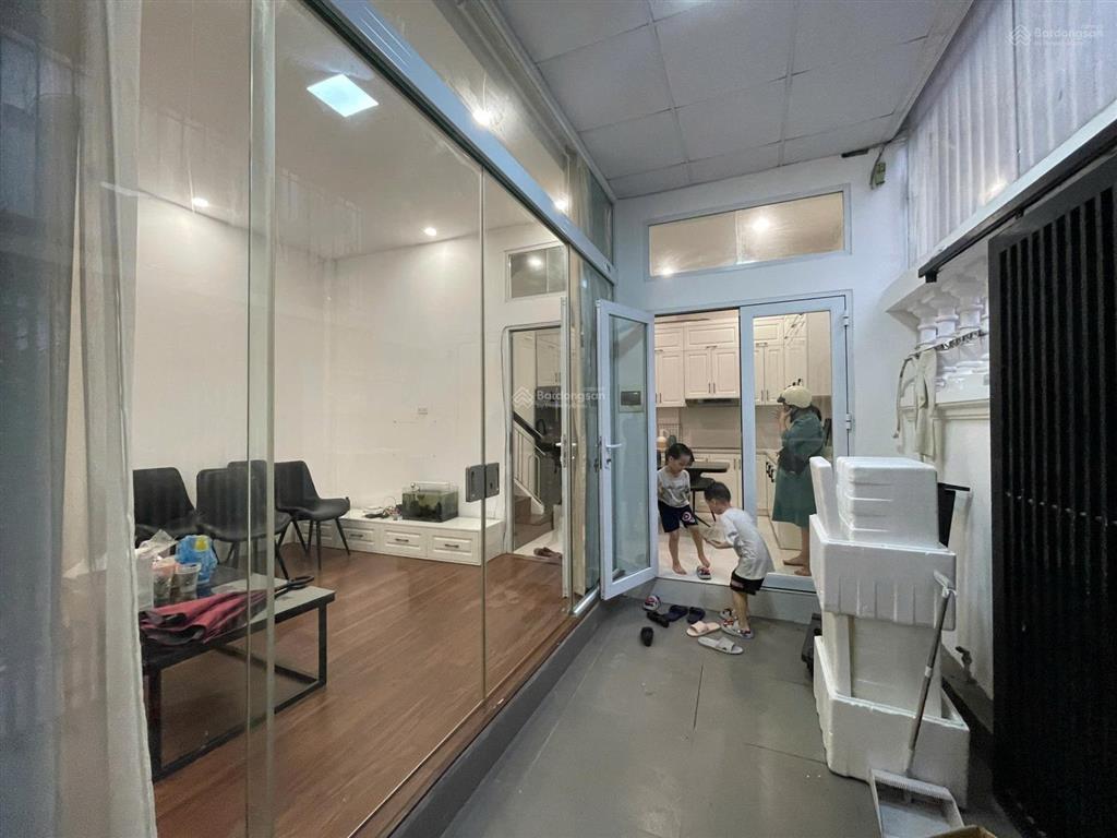 Cho thuê nhà nguyên căn ngõ 256 đê la thành, đống đa  ngay ngã 4 hoàng cầu hào nam giảng võ