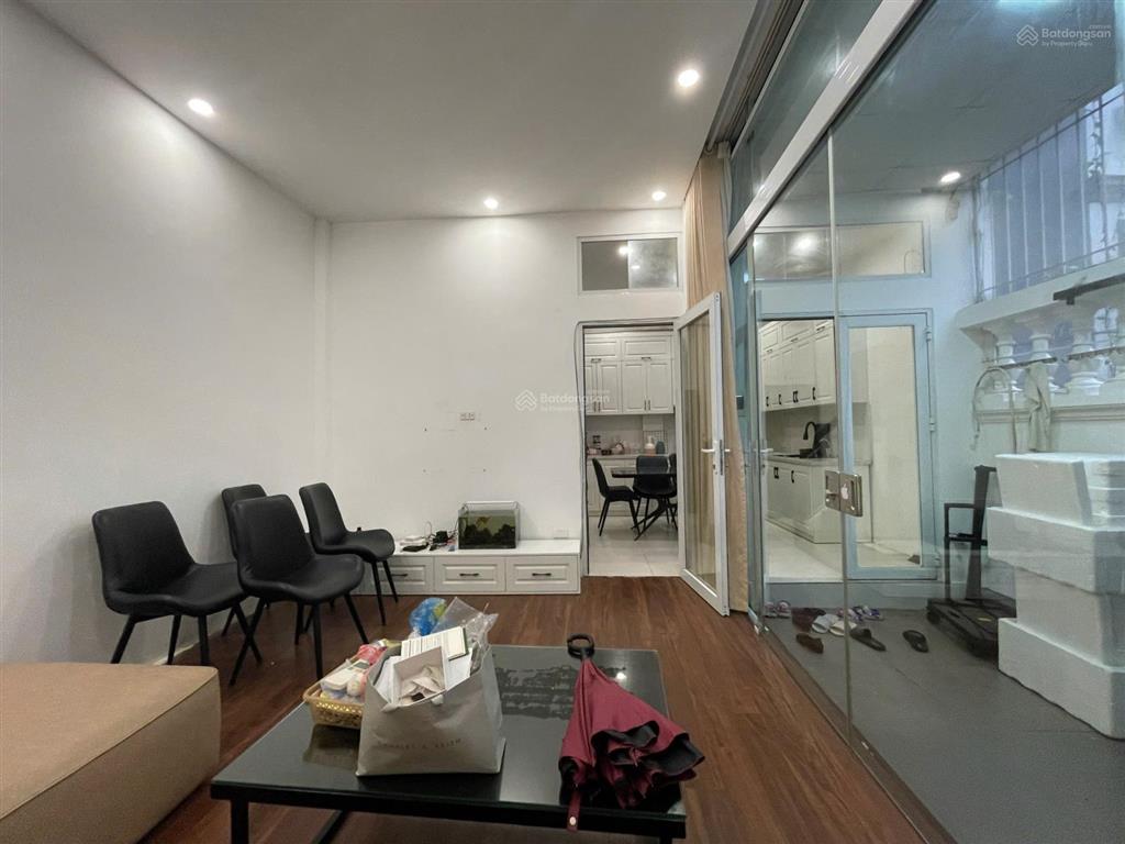 Cho thuê nhà nguyên căn ngõ 256 đê la thành, đống đa  ngay ngã 4 hoàng cầu hào nam giảng võ
