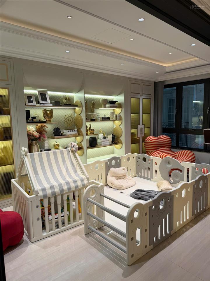 Cho thuê nhà 90m*5.5 tầng, full nội thất đẹp, phố hồng hà, hoàn kiếm, giá 35 triệu.