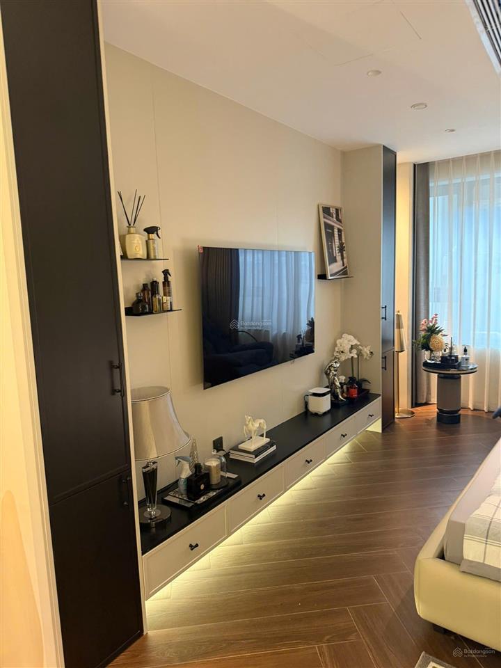 Cho thuê nhà 90m*5.5 tầng, full nội thất đẹp, phố hồng hà, hoàn kiếm, giá 35 triệu.