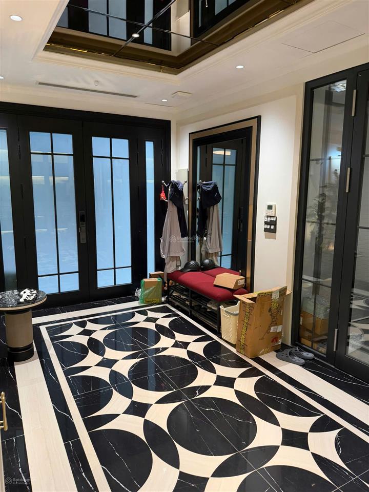 Cho thuê nhà 90m*5.5 tầng, full nội thất đẹp, phố hồng hà, hoàn kiếm, giá 35 triệu.