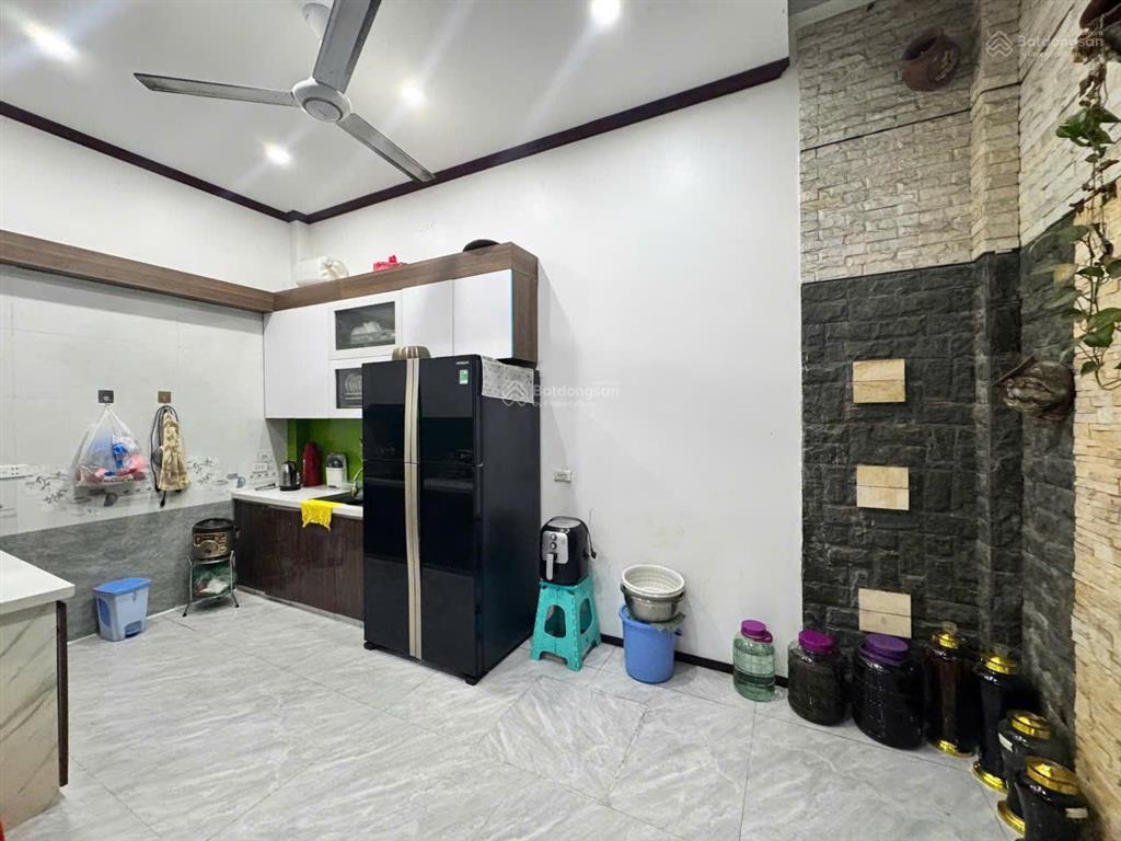 Cho thuê nhà 60m2*4 tầng, nguyên căn ngõ 156 phố lạc trung, hai bà trưng, giá 15 triệu