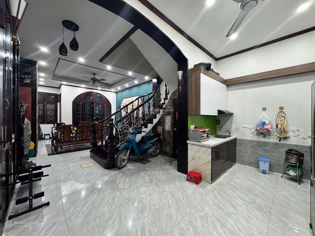 Cho thuê nhà 60m2*4 tầng, nguyên căn ngõ 156 phố lạc trung, hai bà trưng, giá 15 triệu