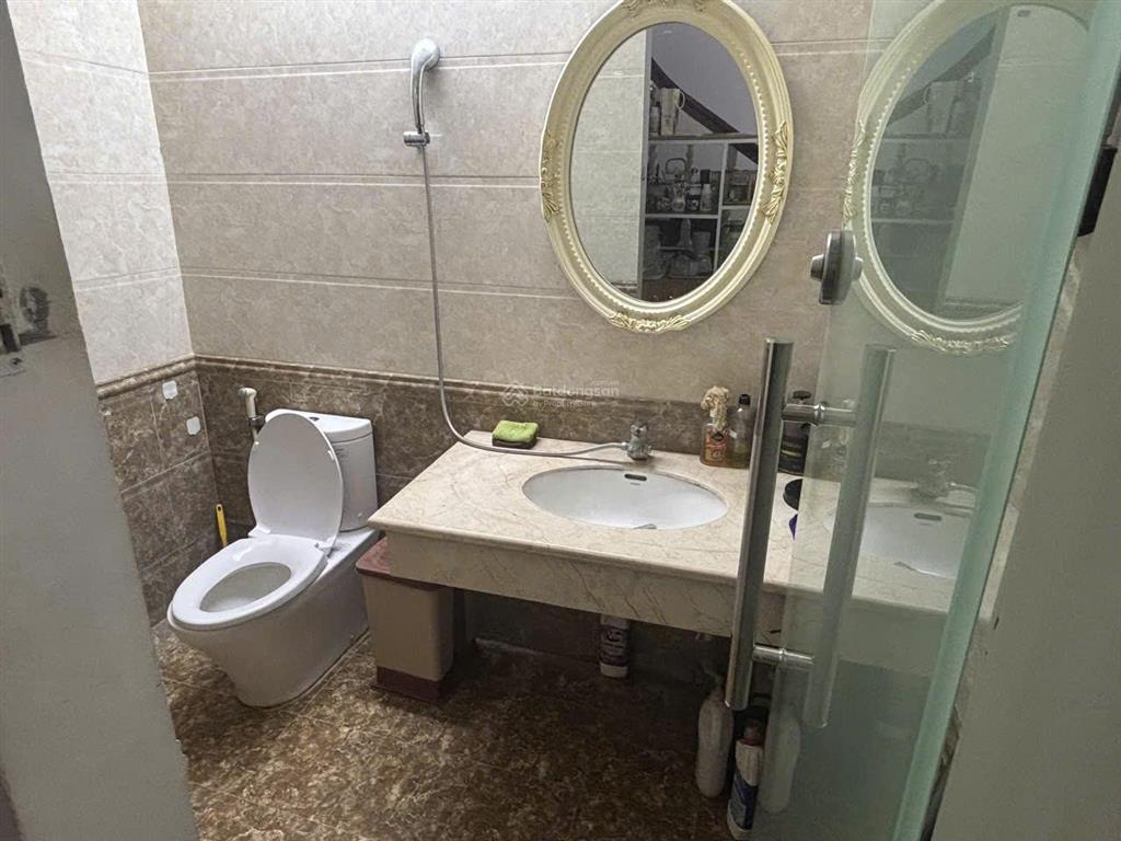 Cho thuê nhà 48m*5 tầng, nguyên căn, đào tấn, ba đình, giá 26 triệu.
