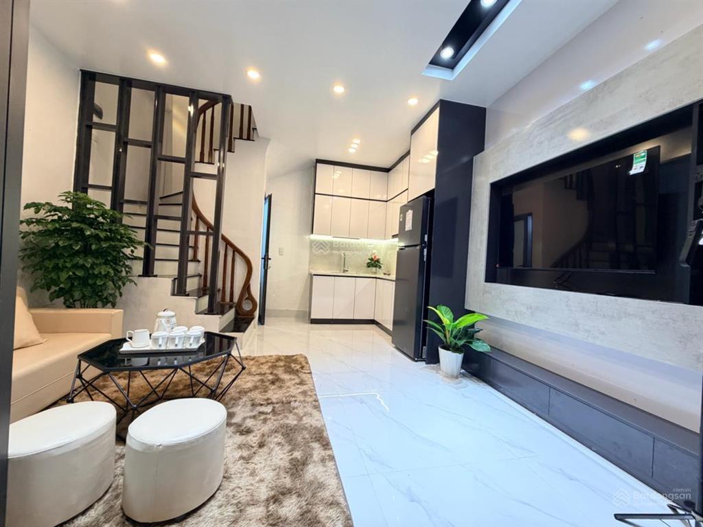 Duy nhất! bán nhà phố thịnh hào3, ngõ thông , gần phố, đi lại thuận tiện, 28m*4tầng , 6tỷ450