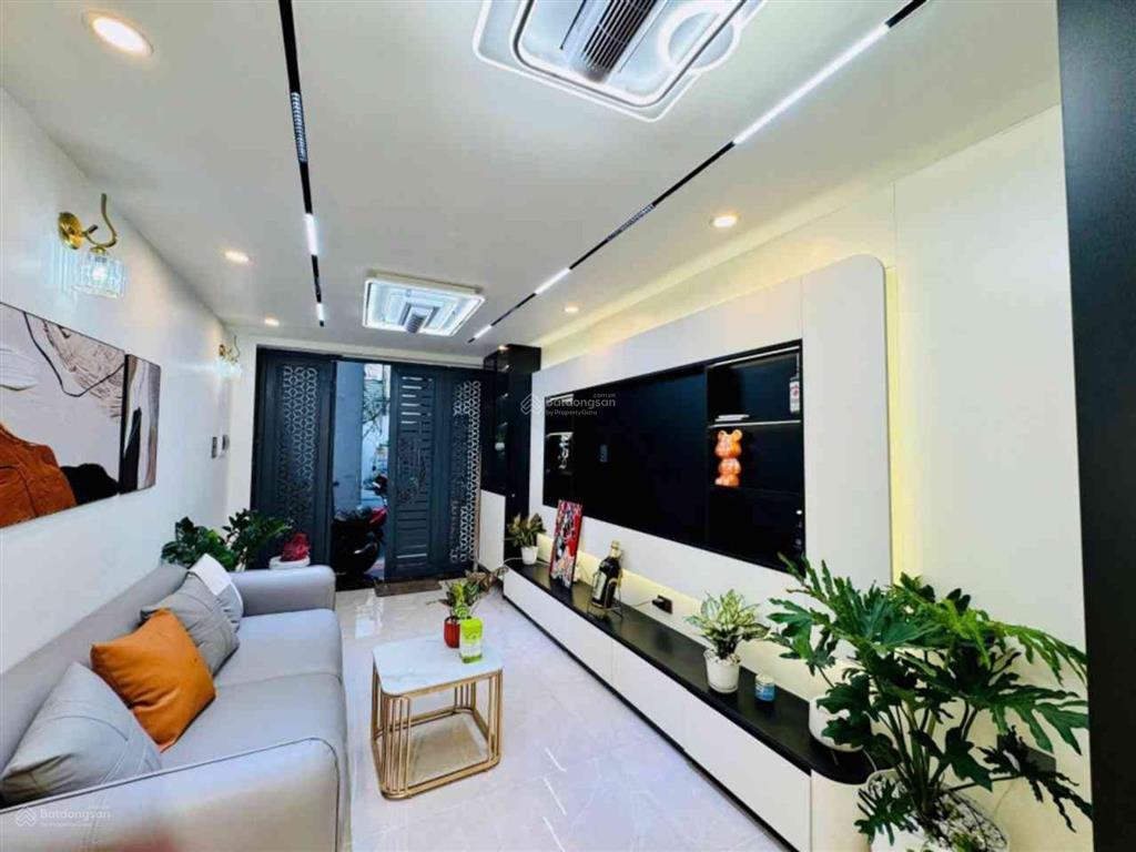 Chính chủ bán nhà trần khát chân, hai bà trưng 5 tầng, nhà mới, 3pn chỉ 7,98 tỷ