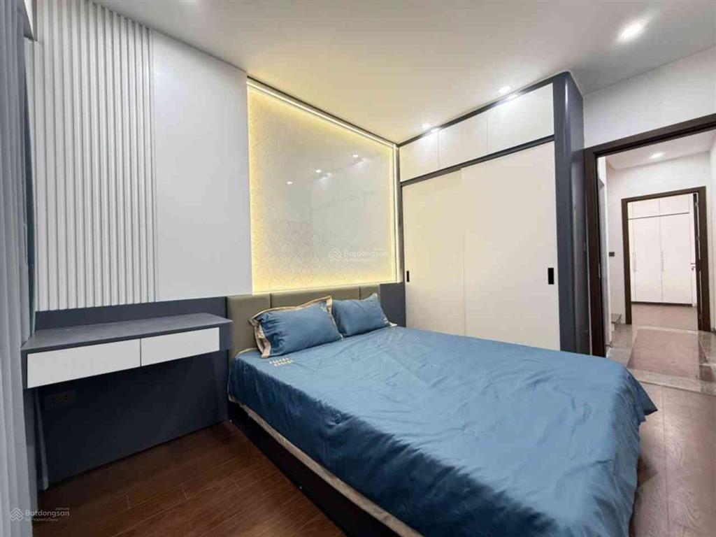 Bán nhà phố triều khúc 40m2, 5t, 6 pn, nhà mới, full nội thất, 15m ra ô tô tránh, chỉ 8,6 tỷ