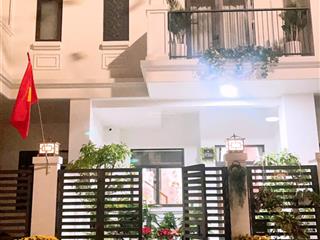 Chuyển nhượng căn nhà phố trong lavidahướng đông namthoáng mátphong thủy tốtfull nội thất xịn