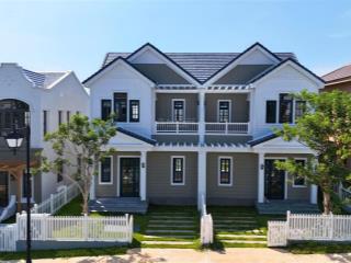 Bán nhanh biệt thự full nội thất nằm trên mặt tiền đường 16m giá chỉ 5.5 tỷ, hướng đông nam mát mẻ