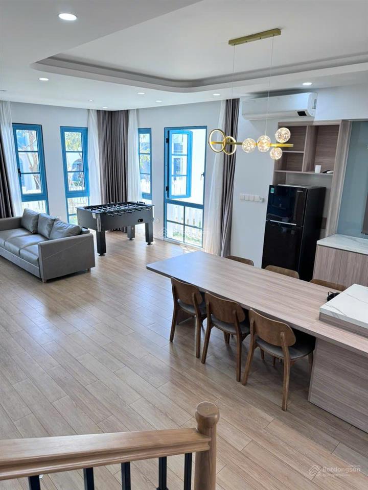Cắt lỗ sâu giá chỉ 4.8 tỷ biệt thự full nội thất gần hồ bơi rẻ nhất novaworld phan thiết