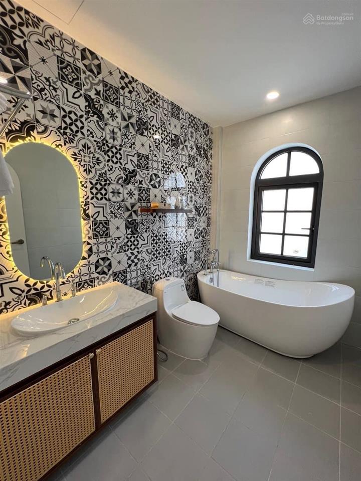 Cắt lỗ sâu + tặng nội thất biệt thự 200m2 hướng đông nam đường lớn 16m giá 6.2 tỷ rẻ nhất novaworld