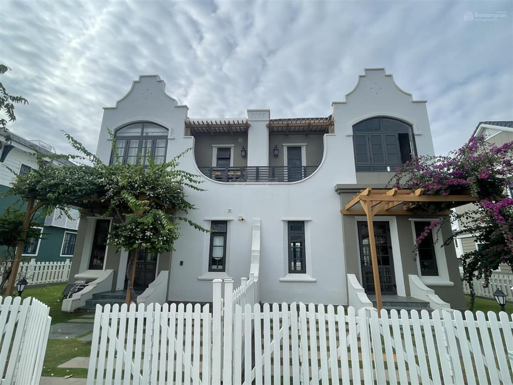 Kẹt tiền cần bán nhanh biệt thự song lập 8x20 nằm gần clubhouse, hồ bơi giá chỉ 4.2 tỷ rất rẻ