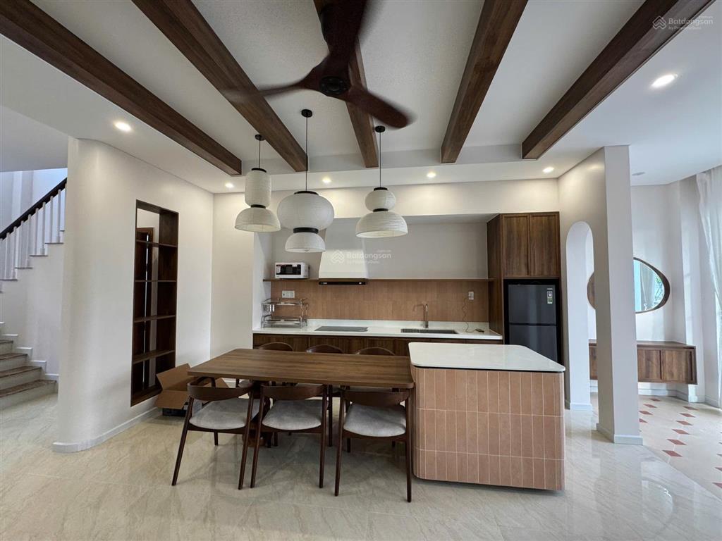 Chủ nhà kẹt tiền cần bán nhanh nhà phố đầy đủ nội thất giá 4 tỷ cắt lỗ sâu nội thất mới hoàn thiện