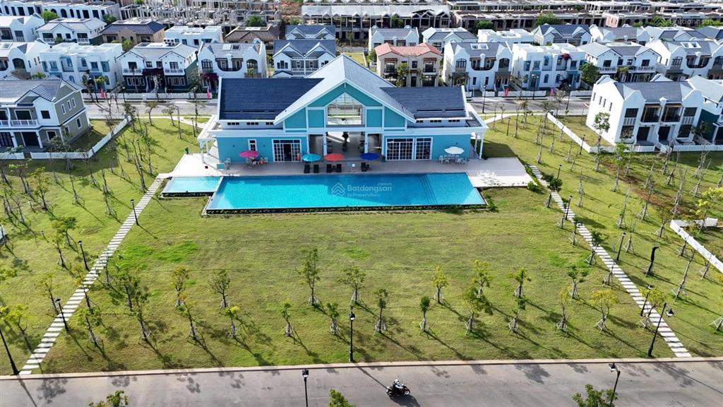 Bán gấp biệt thự song lập 8x20 ngay cạnh hồ bơi giá chỉ 4.2 tỷ rẻ nhất novaworld phan thiết nhà sẵn