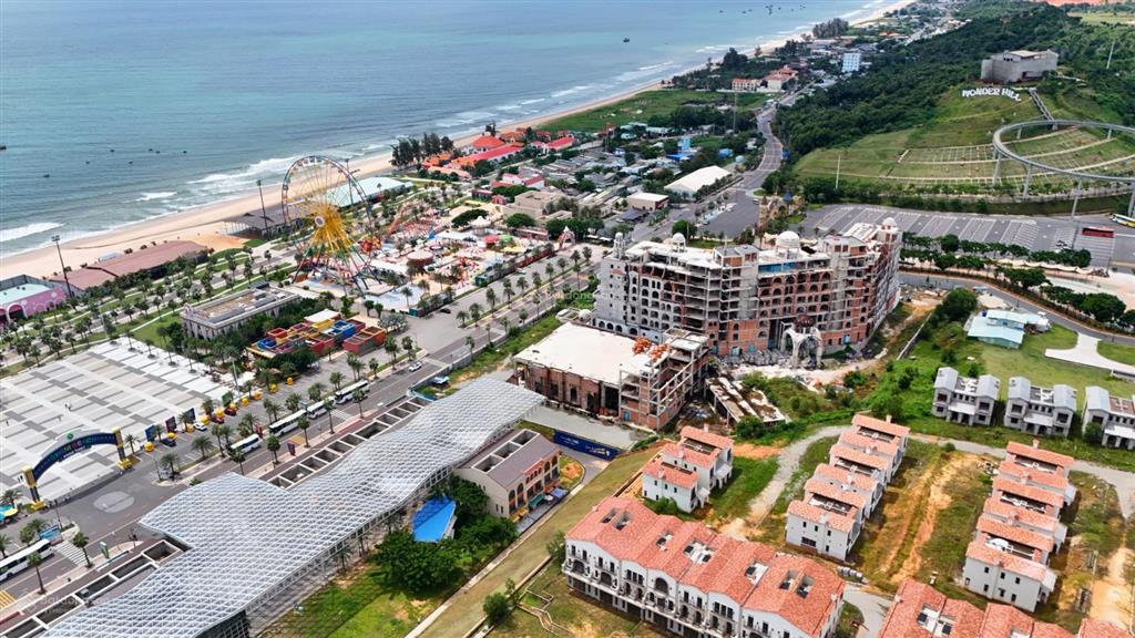 Chỉ 5.25 tỷ sở hữu biệt thự song lập full nội thất cao cấp nằm ngay dãy clubhouse khu 1.3 rất đẹp