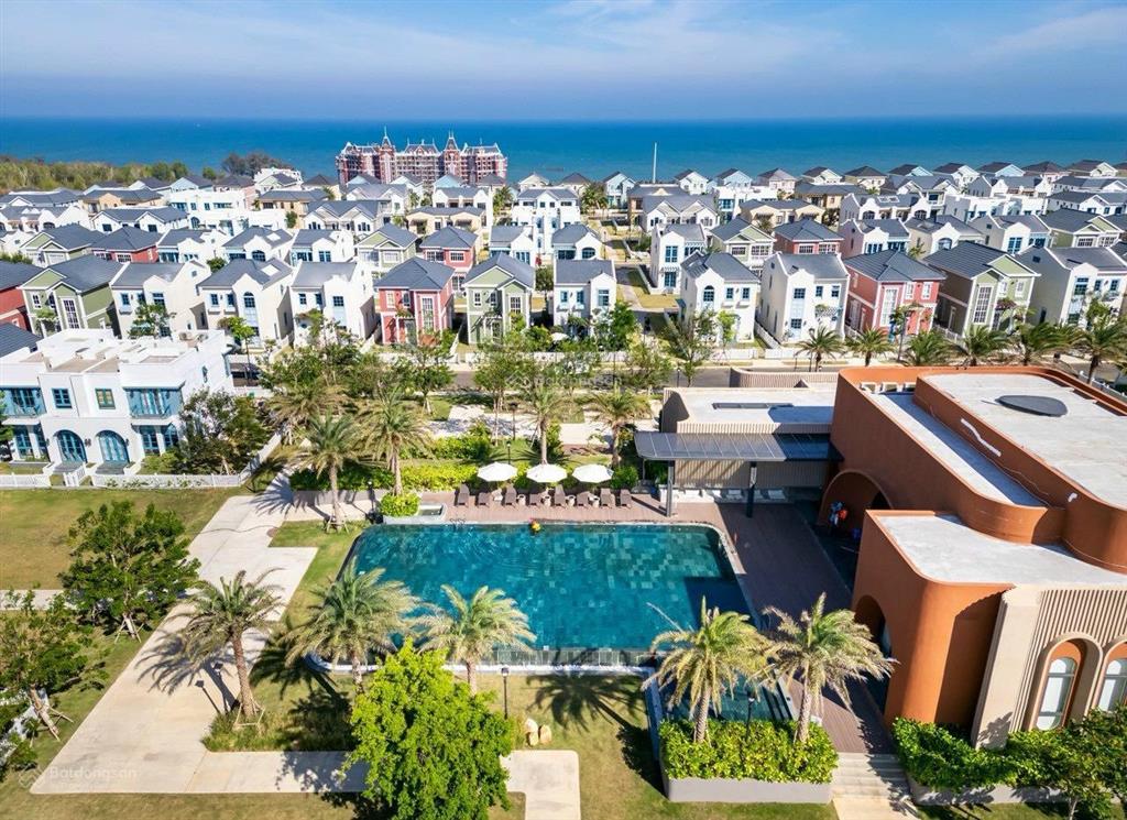 Chỉ 5.25 tỷ sở hữu biệt thự song lập full nội thất cao cấp nằm ngay dãy clubhouse khu 1.3 rất đẹp
