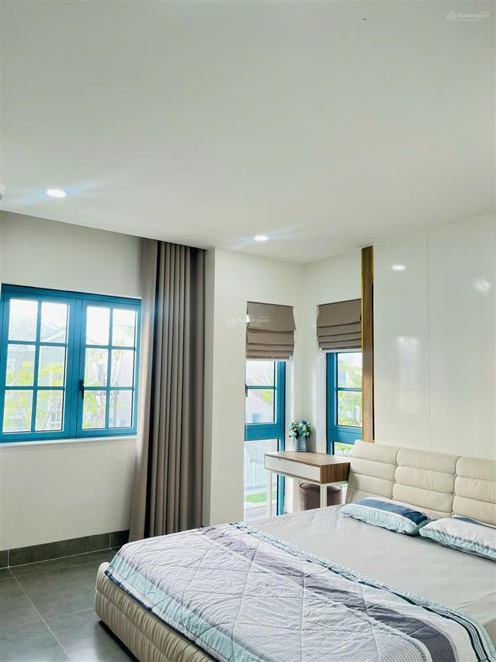 Chỉ 5.25 tỷ sở hữu biệt thự song lập full nội thất cao cấp nằm ngay dãy clubhouse khu 1.3 rất đẹp