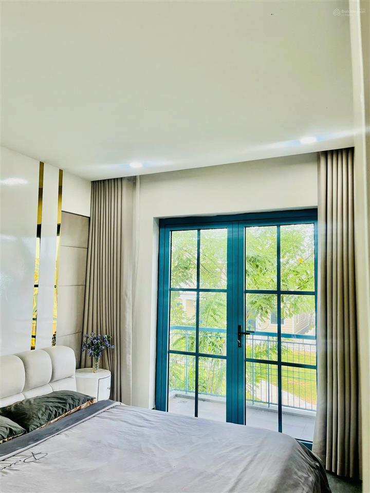 Chỉ 5.25 tỷ sở hữu biệt thự song lập full nội thất cao cấp nằm ngay dãy clubhouse khu 1.3 rất đẹp