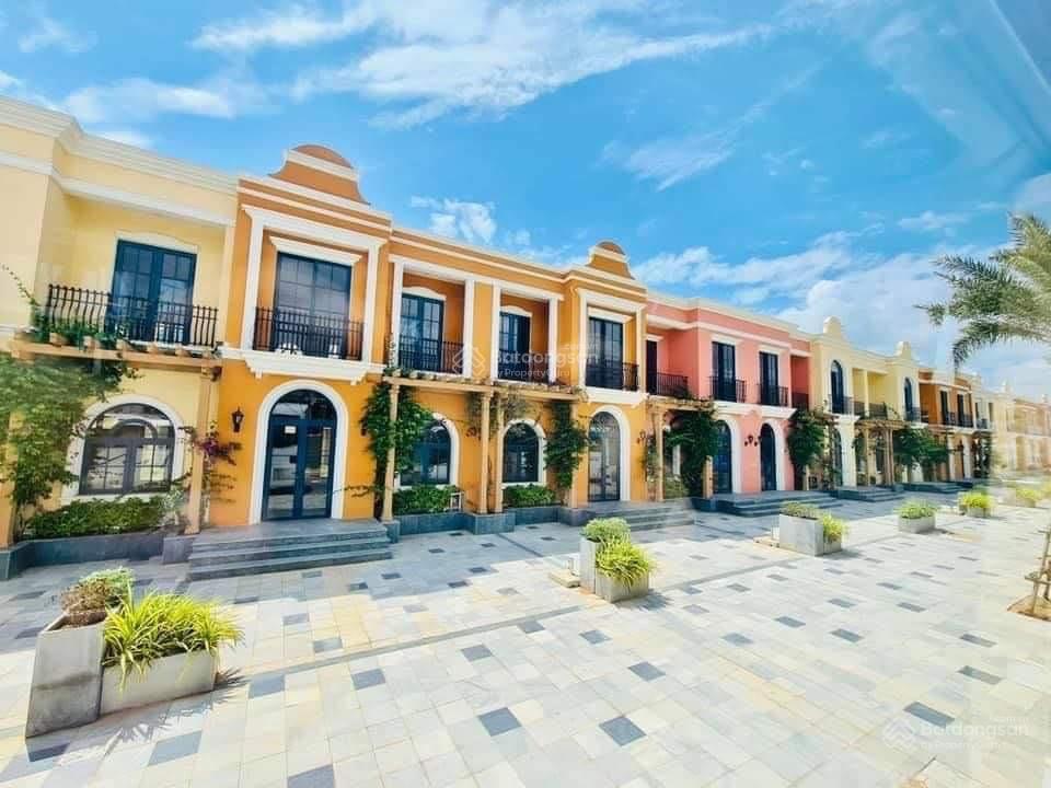 Chỉ 5.25 tỷ sở hữu biệt thự song lập full nội thất cao cấp nằm ngay dãy clubhouse khu 1.3 rất đẹp