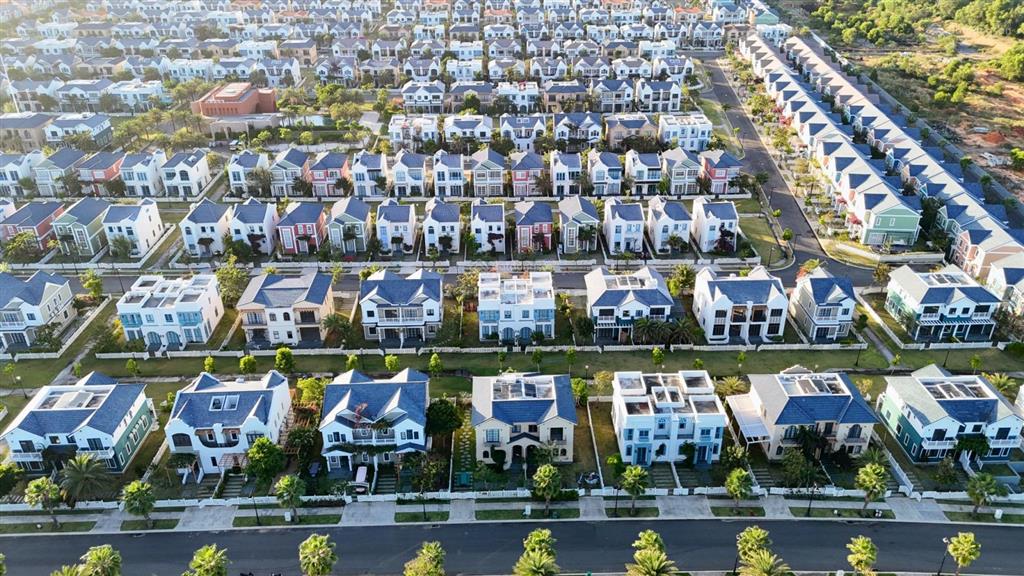 Giá giảm sâu biệt thự đơn lập 200m² nằm gần hồ bơi giá chỉ 5.4 tỷ bao hết thuế phí + 5% ra sổ