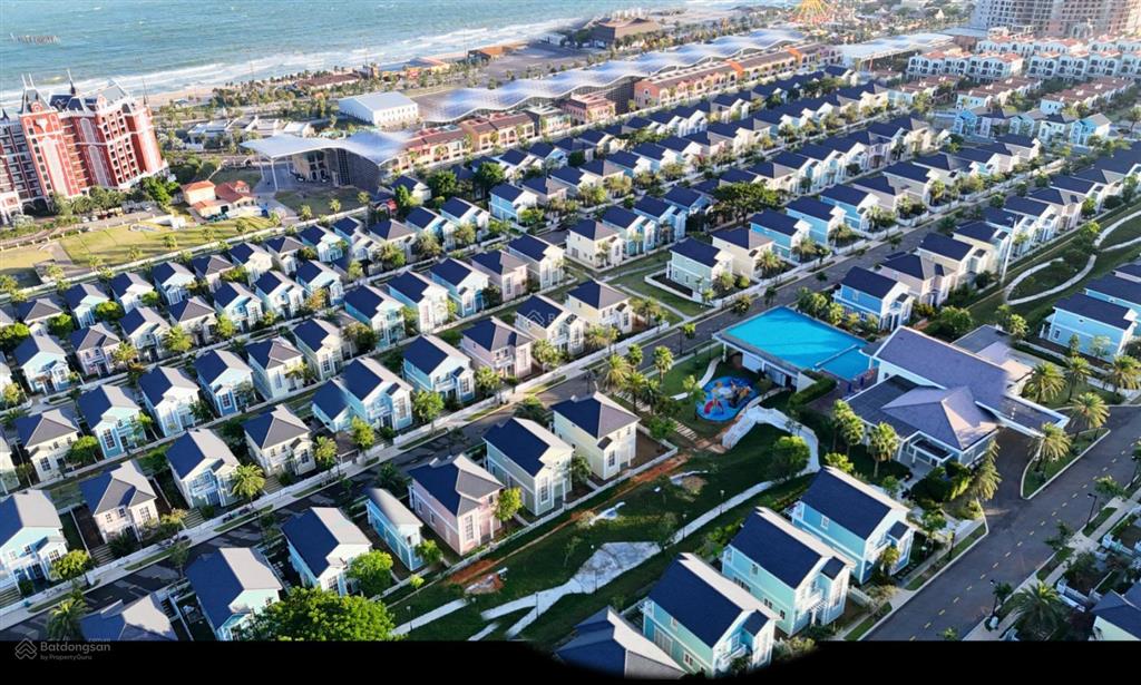 Cực hot! biệt thự full nội thất 4 phòng ngủ ngay dãy clubhouse hồ bơi giá chỉ 5.4 tỷ cần bán nhanh
