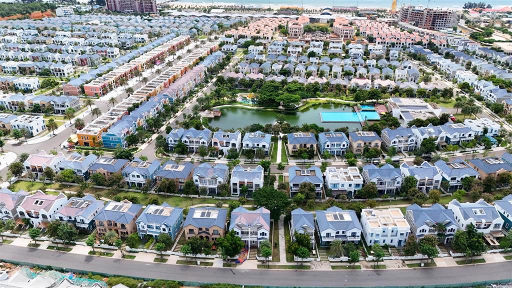 Cắt lỗ bán nhanh biệt thự song lập cạnh hồ bơi full nội thất 3pn giá chỉ 4,8 tỷ (bao thuế phí)