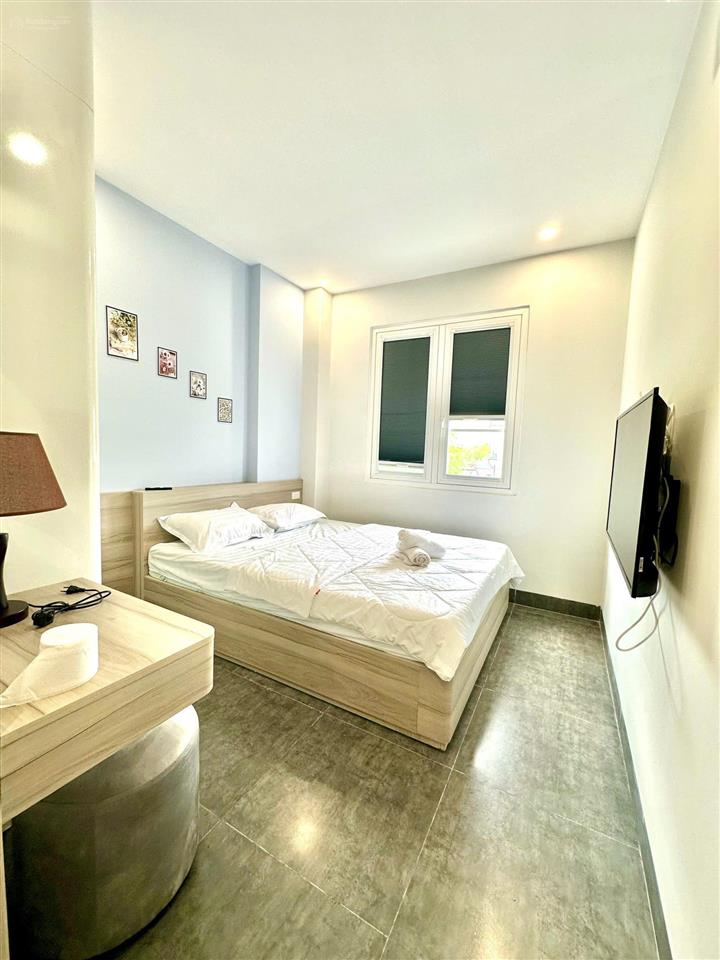 Cần bán nhanh nhà phố full nội thất 4 phòng ngủ giá chỉ 4.2 tỷ bao thuế phí, gần công viên