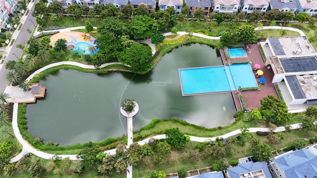 Cực hot! chỉ 6 tỷ bán ngay biệt thự 10x20m + tặng full nội thất 4 phòng ngủ nằm ngay hồ, clubhouse