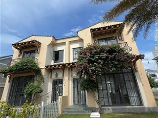 Bán gấp biệt thự 200m2 ngay hồ cảnh quan + full nội thất 4 phòng ngủ giá chỉ 6 tỷ (bao thuế phí)