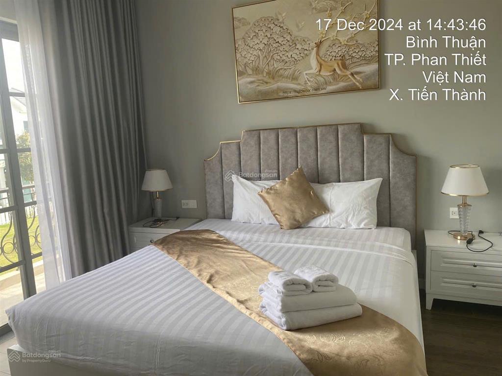 Bán gấp biệt thự 200m2 ngay hồ cảnh quan + full nội thất 4 phòng ngủ giá chỉ 6 tỷ (bao thuế phí)