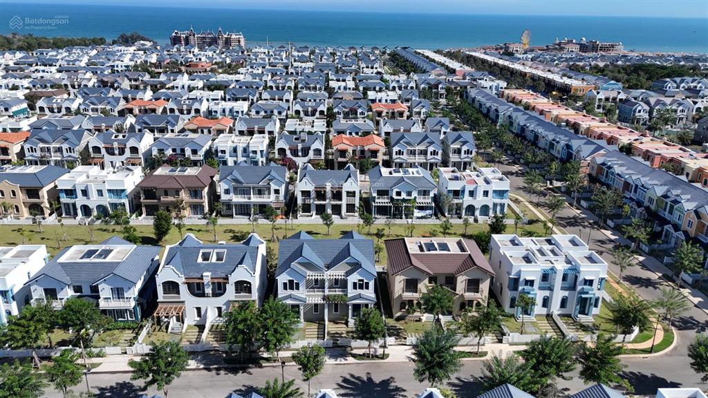 Biệt thự 10x20 gần hồ bơi khu 7 cần bán nhanh giá 5.1 tỷ bao thuế phí, giá cực tốt tại novaworld