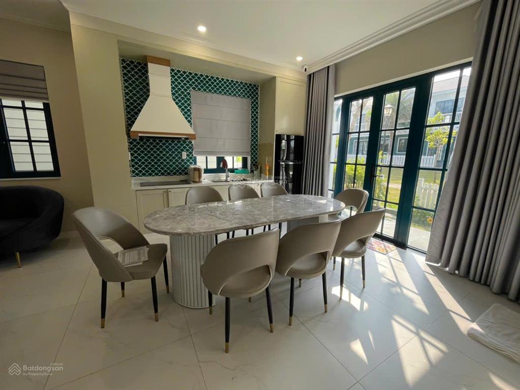 Cần bán nhanh biệt thự song lập kế hồ bơi full nội thất giá chỉ 5.3 tỷ xách vali vào ở ngay