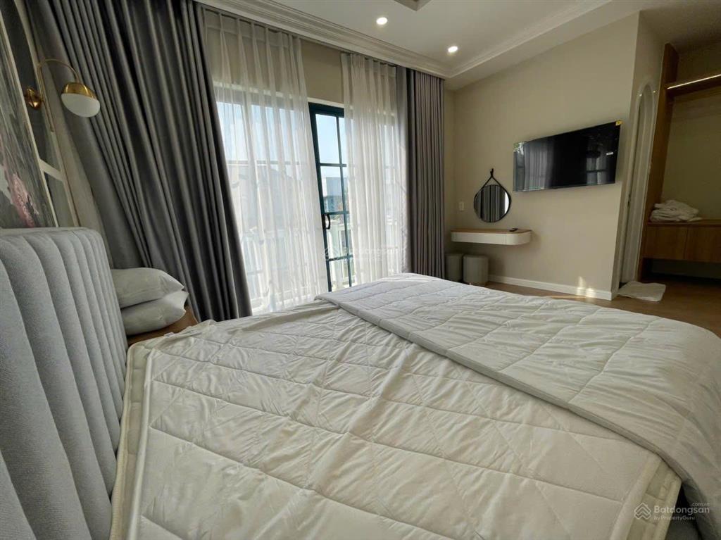 Cần bán nhanh biệt thự song lập kế hồ bơi full nội thất giá chỉ 5.3 tỷ xách vali vào ở ngay