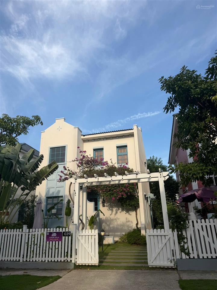 Chỉ 4.9 tỷ sở hữu biệt thự đơn lập 200m2 kế ngay hồ bơi novaworld phan thiết cực đẹp