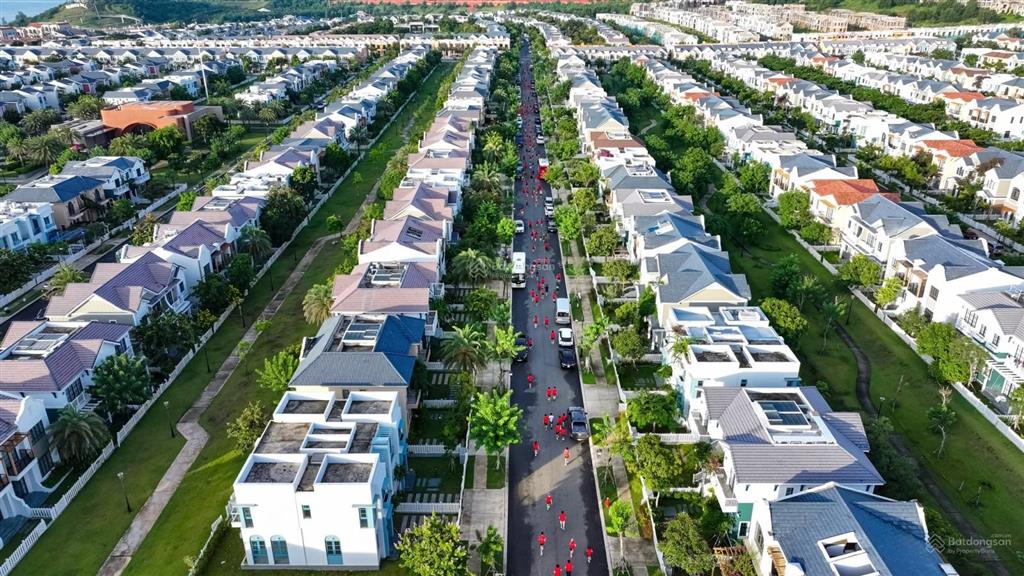 Bán biệt thự song lập 8x20m hướng đông nam ngay đường 16m giá chỉ 4,2 tỷ bao thuế phí và 5% ra sổ