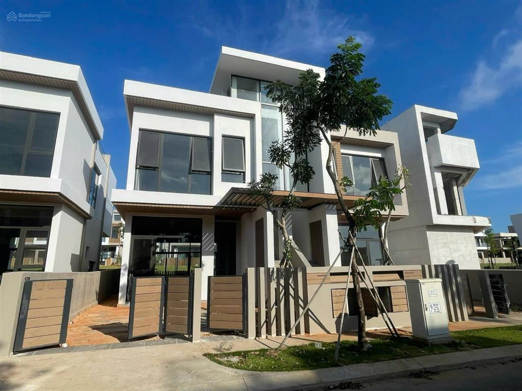 Gía giá hời khu golf, biệt thự golf 300m2 view bao trọn sân golf và view biển cắt lỗ sâu chỉ 9.6 tỷ