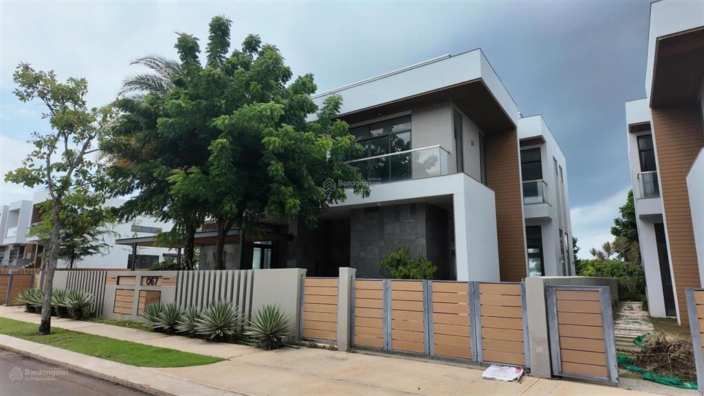Gía giá hời khu golf, biệt thự golf 300m2 view bao trọn sân golf và view biển cắt lỗ sâu chỉ 9.6 tỷ