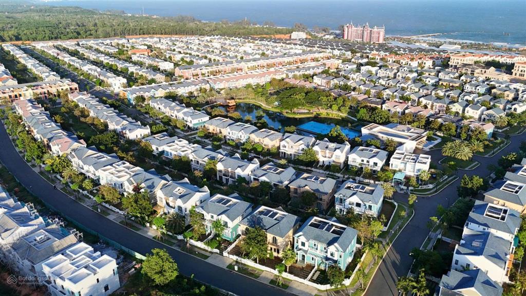 Giá 6,1 tỷ (full 100%) cho căn biệt thự đơn lập 200m2 full nội thất 3pn gần hồ bơi nova phan thiết