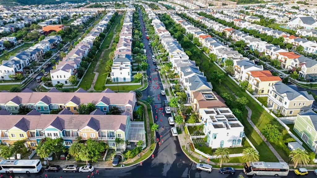 Giá 6,1 tỷ (full 100%) cho căn biệt thự đơn lập 200m2 full nội thất 3pn gần hồ bơi nova phan thiết