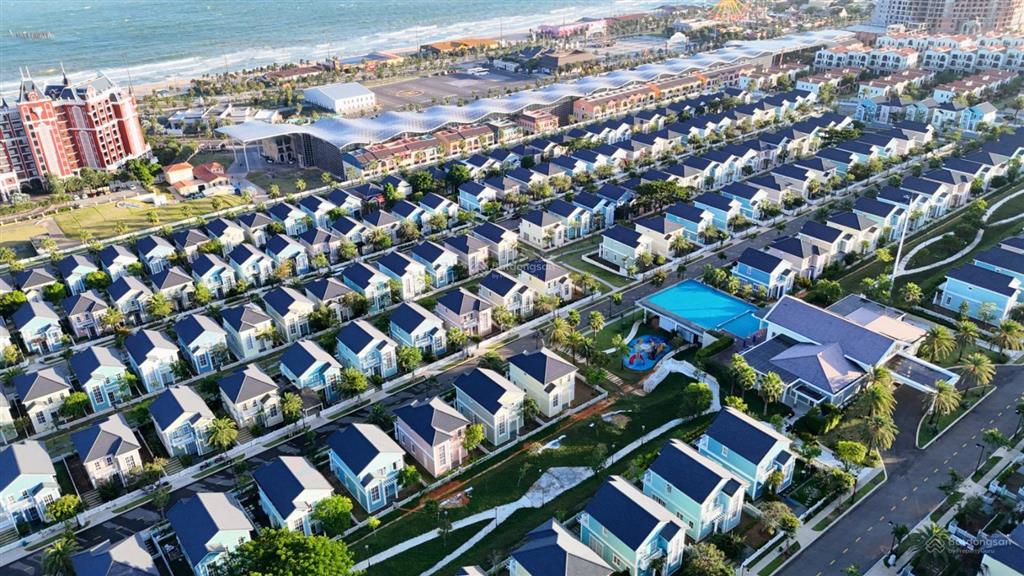 Giá 6,1 tỷ (full 100%) cho căn biệt thự đơn lập 200m2 full nội thất 3pn gần hồ bơi nova phan thiết