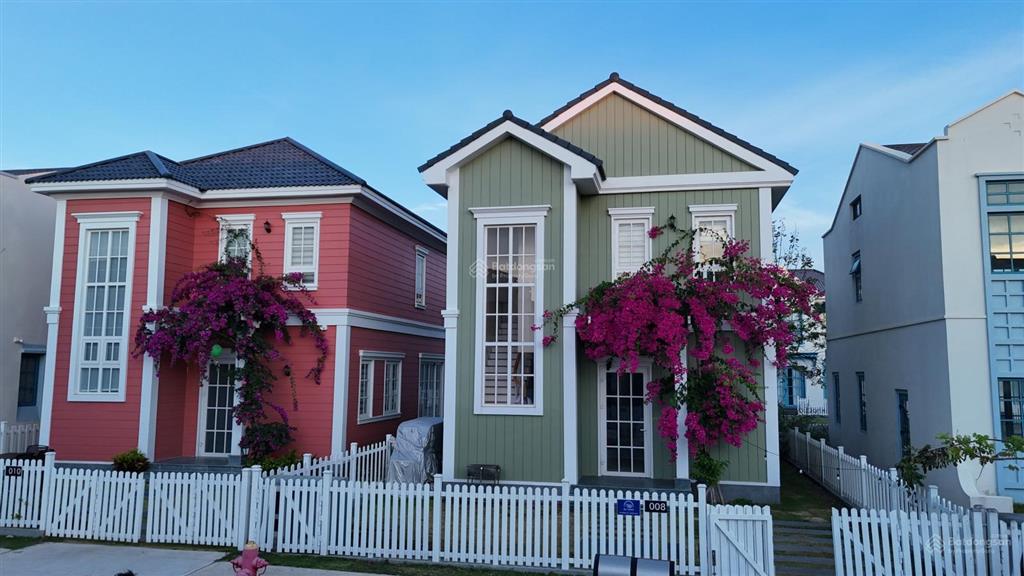 Hiếm có 1 căn! biệt thự đơn lập 200m2  full nội thất 3pn giá 5.5 tỷ bao thuế phí, hướng đông nam